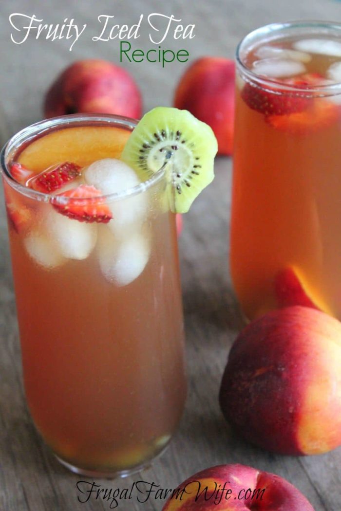 Image shows two glasses of fruity icea tea with text that reads "Fruity Iced Tea Recipe"