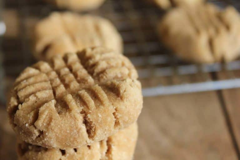 healthy peanut butter banana cookies