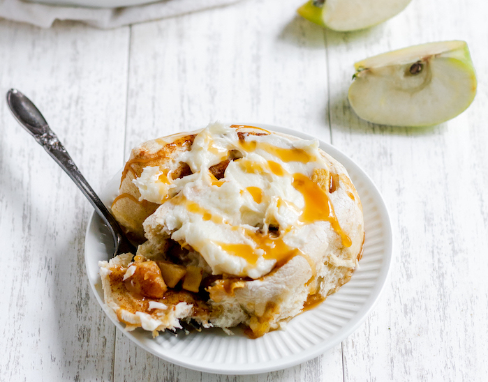 cinnamon rolls with apples and caramel sauce