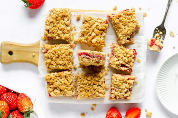 gluten-free oatmeal bars with strawberries